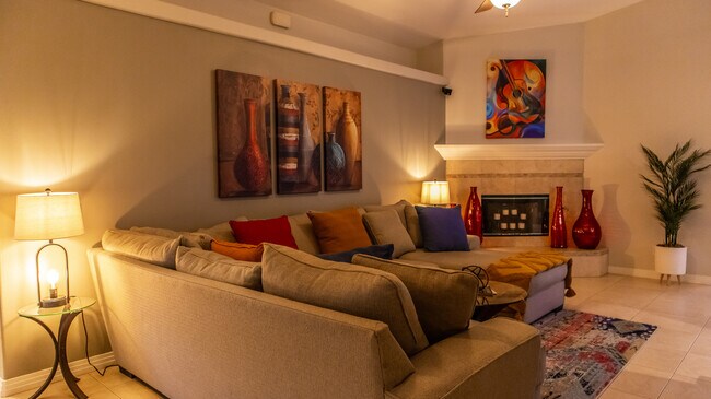 Building Photo - 53220 Avenida Navarro