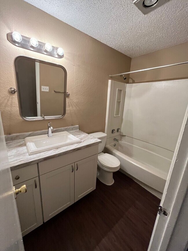 Building Photo - 806 Sirocco Dr