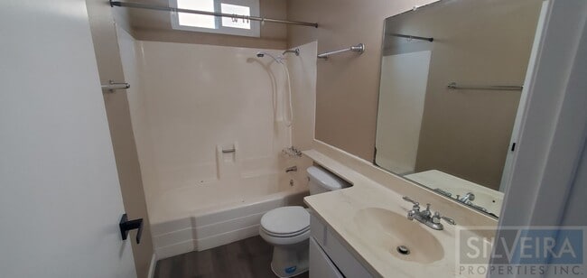 Building Photo - Three Bedroom Home In Santa Maria! Month to Month Tenancy