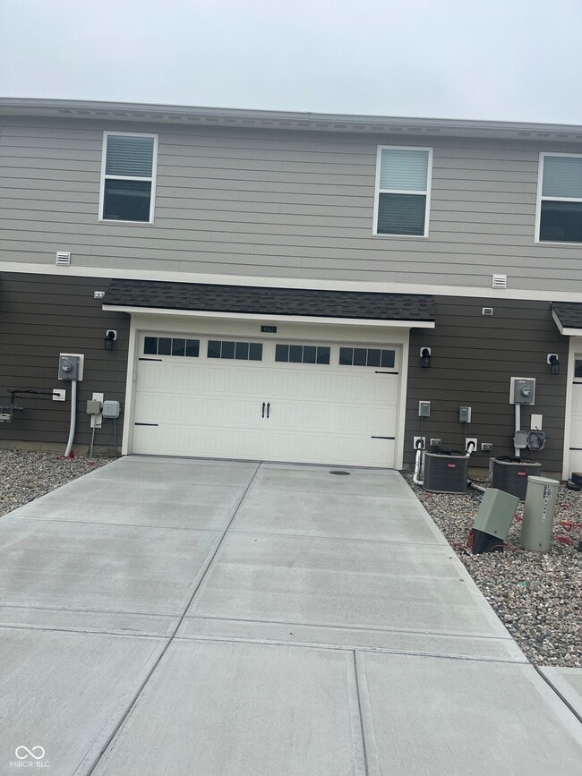 Building Photo - 6396 Apperson Dr