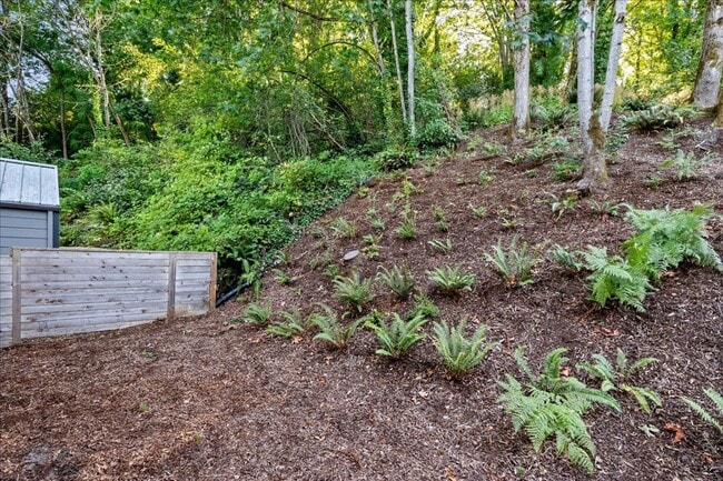 Building Photo - West Seattle - 3 Bedroom - 2.5 Bathroom w/ AC!