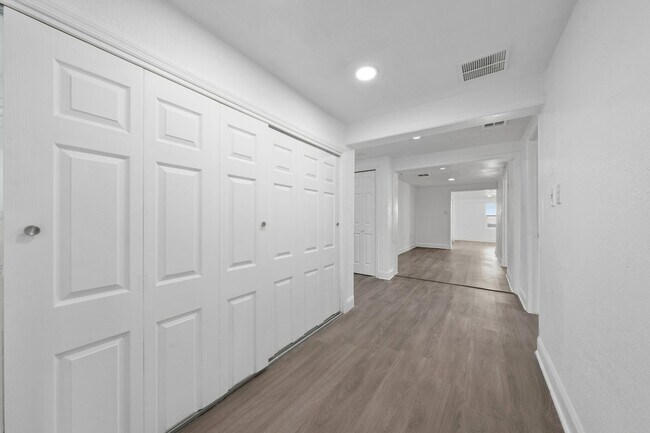 Building Photo - Completely Renovated 4/2 Home on a Corner Lot in the SODO Area of Orlando