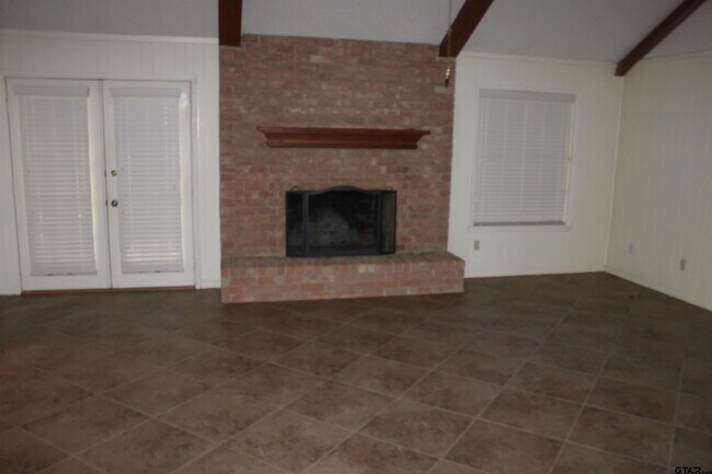 Building Photo - 713 Meadow Creek Dr