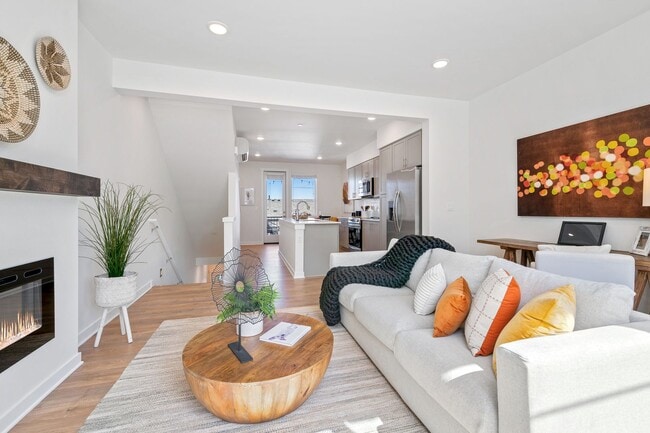 Building Photo - Spacious 3-Bedroom Townhome | 1,484 Sq Ft ...