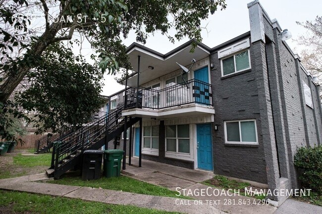 Building Photo - Beautiful 1/1 just minutes from downtown, ...