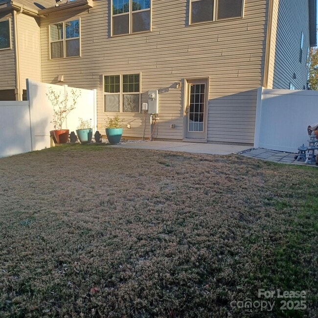 Building Photo - 8039 Scarlet Oak Ter
