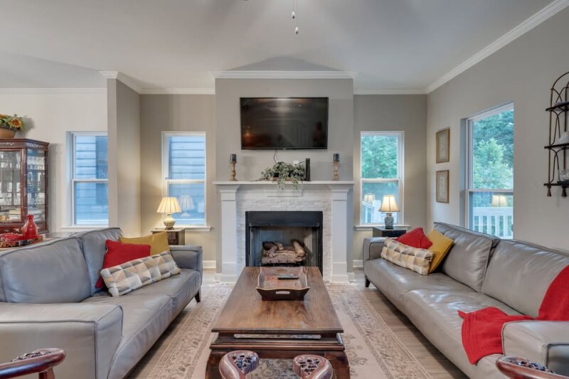 Building Photo - 624 W 7th Ave