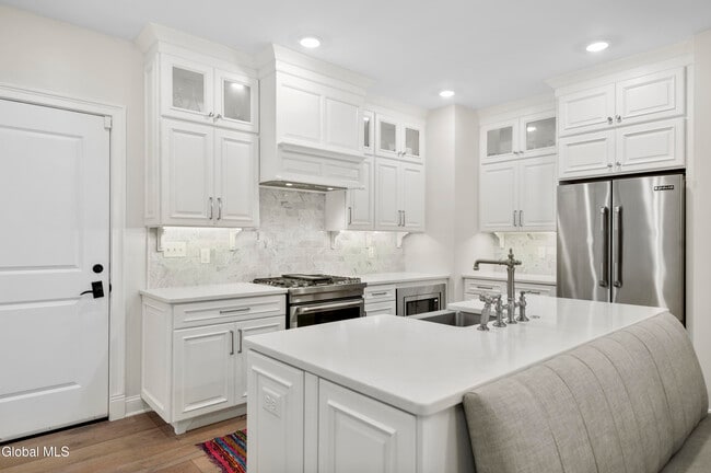 Building Photo - 37 White St