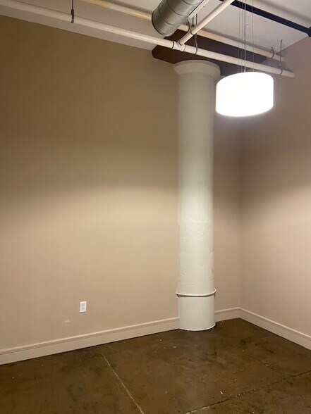 Den - 95 Perry St