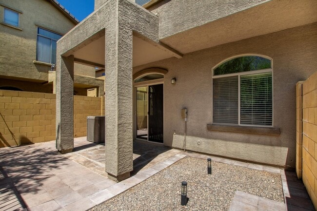 Building Photo - 2250 E Deer Valley Dr