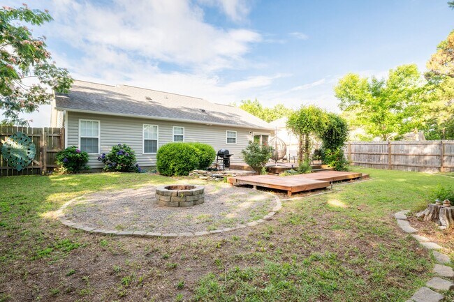Building Photo - FURNISHED RENTAL FOR 3-12 MONTHS AVAILABLE MID-JUNE