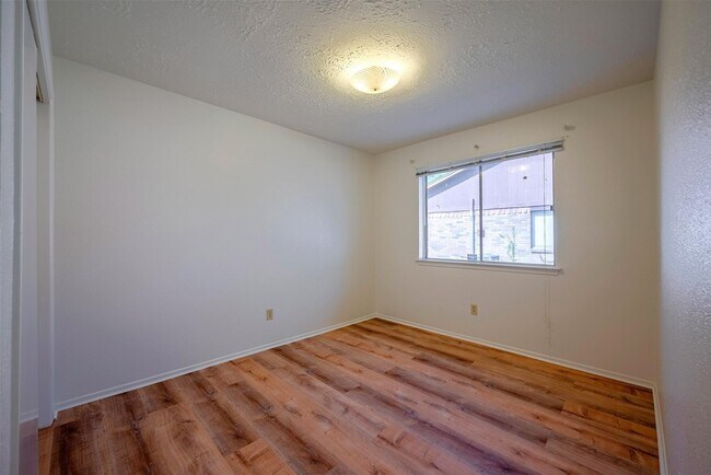 Building Photo - 10906 Maple Rock Dr