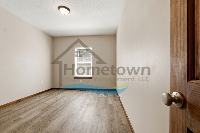 Building Photo - 4 Bedroom 2 Bathroom Home with Attached 2-Car Garage Available in Blanchard!