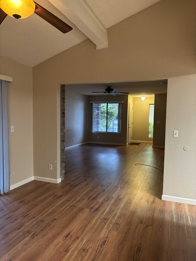 Building Photo - 1714 Kent St