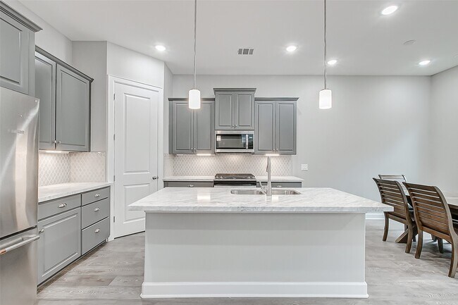 Building Photo - 5105 Pine Reach Dr