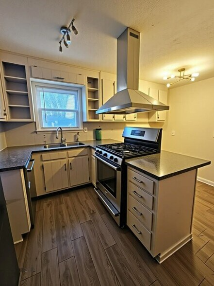 Building Photo - 2501 Washington St