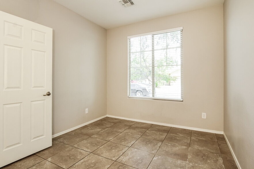 Building Photo - 8889 W Cameron Dr