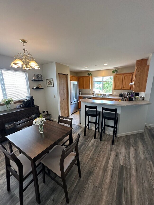 Building Photo - ***PENDING APPLICATIONS***3 Bed/2 Bath Qui...