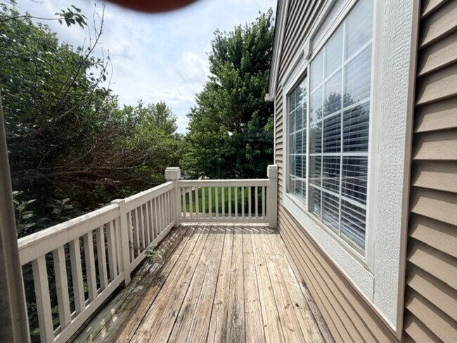 Building Photo - Beautiful and cozy home with 3 bedrooms and 2 full bathrooms and finished basement