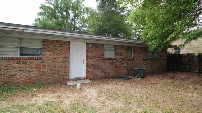 Building Photo - 6618 Applegate St