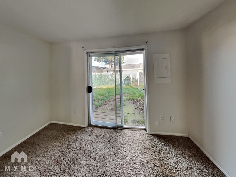 Building Photo - 705 NE 108th Ave