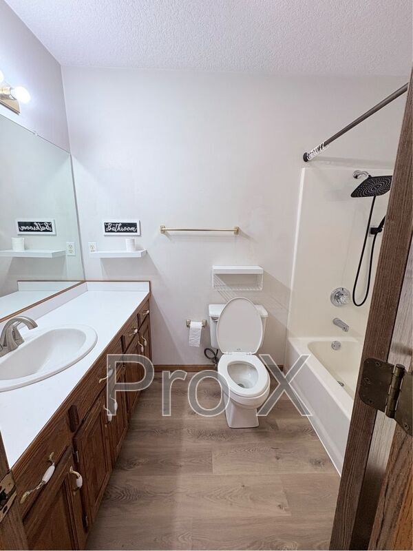 Building Photo - 124 W Briarbrook Ln