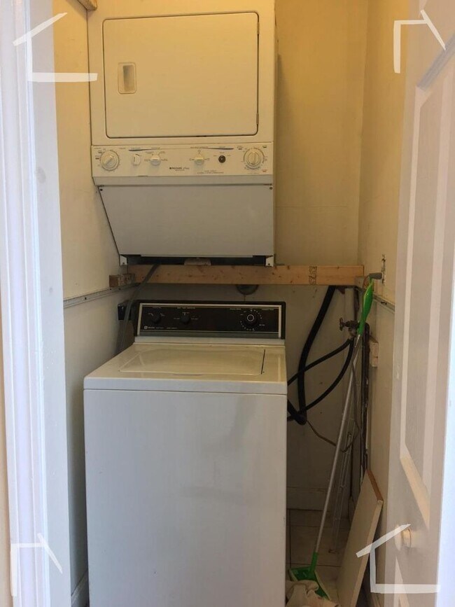 Building Photo - NIce 3 bed in allston