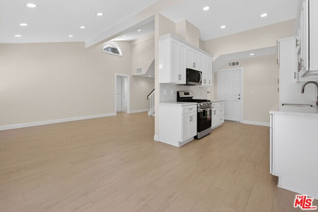 Building Photo - 31076 Via San Vicente