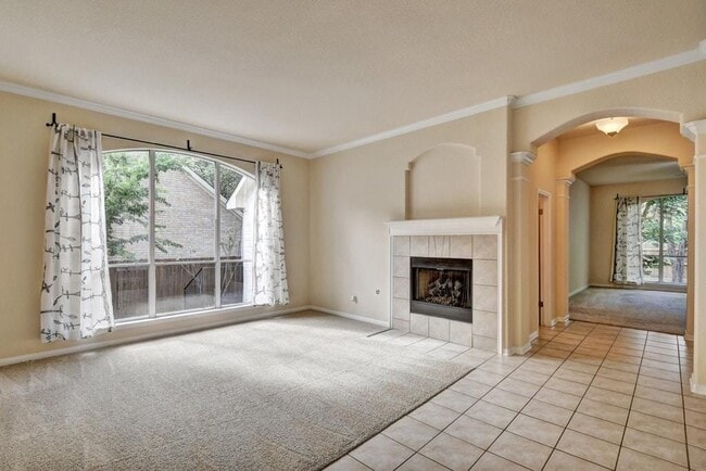 Building Photo - 1016 Savanna Ln