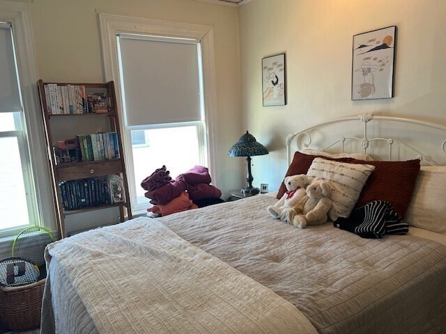 Building Photo - 36 Willow St