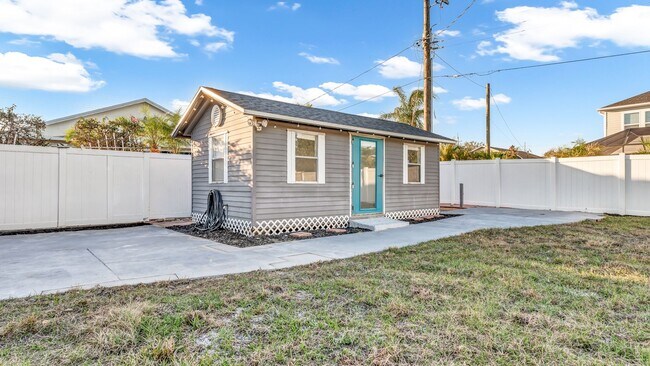 Building Photo - Beautiful S. Tampa 3BR/2BA remodeled home ...