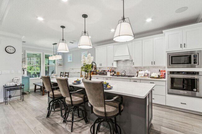 Building Photo - Discover the Ideal 55+ Lifestyle in Your N...