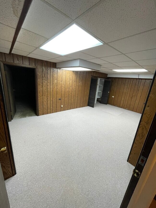 Building Photo - 1119 Deerfield Rd