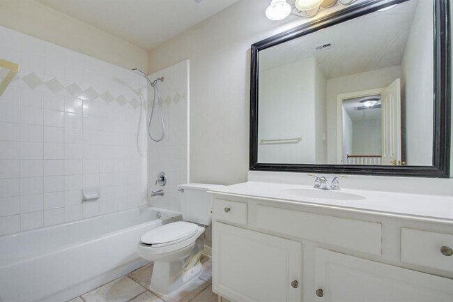 Building Photo - 7511 S Linpar Ct