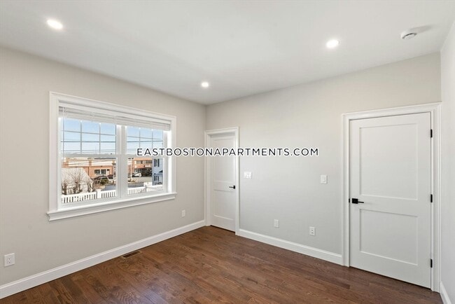 Building Photo - 120 St Andrew Rd