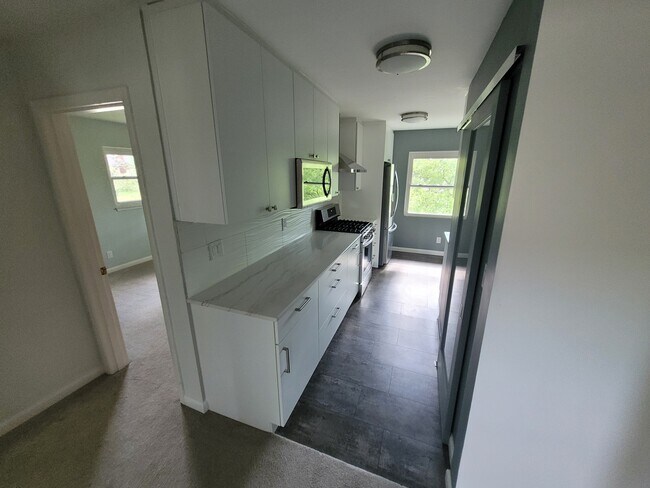 Building Photo - 25 E Schantz Ave