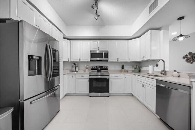 Building Photo - 735 Pilot Ln