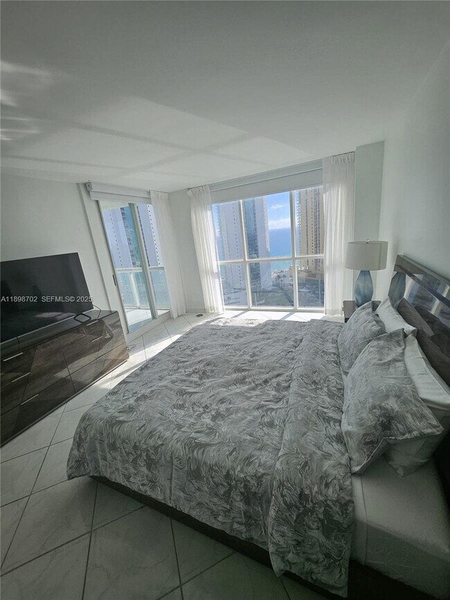 Building Photo - 16400 Collins Ave