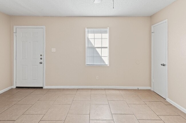 Building Photo - 410 Old Thorndale Rd