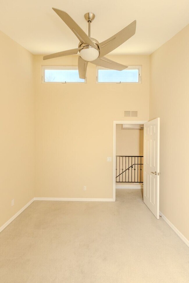 Building Photo - 5252 Balboa Arms Dr