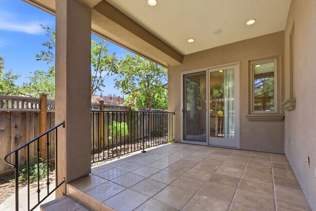 Building Photo - Beautiful 4-Bedroom 3.5-Bathroom Los Gatos Home
