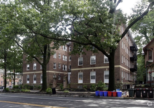 Building Photo - Kingsway Apartments