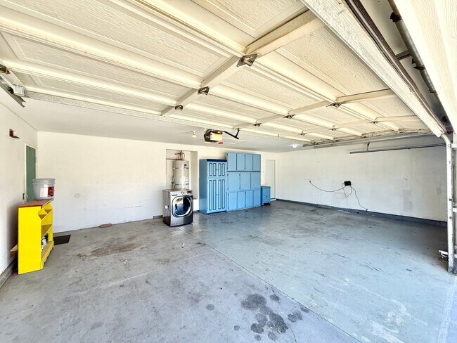 Building Photo - Move-In Ready 3 Bedroom 2 Bathroom Hemet Pool Home with Solar