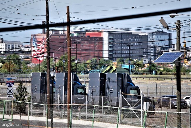 Building Photo - 530 N Front St