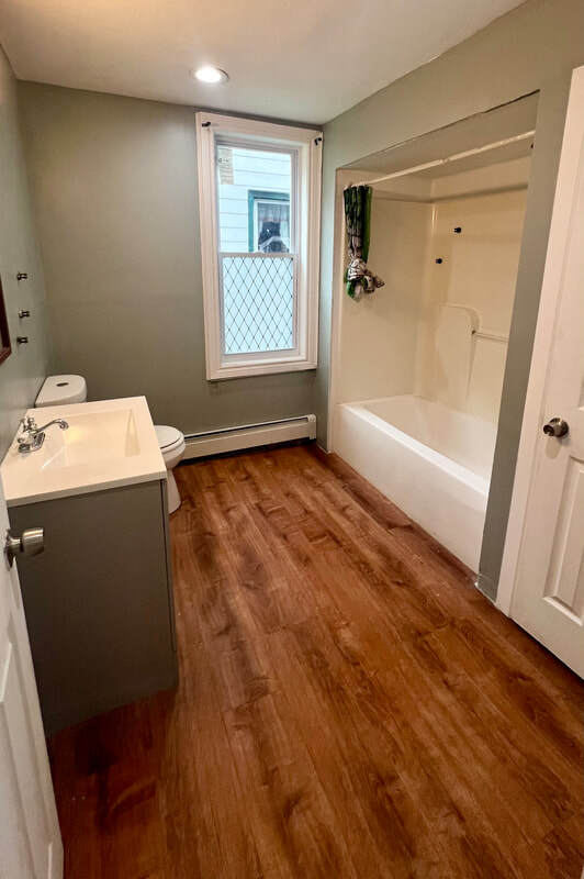 Full bathroom - 19 Bunn St