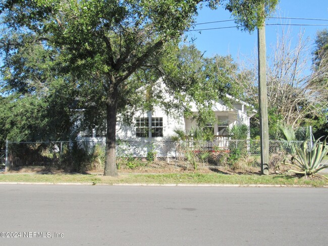 Building Photo - 2425 N Market St