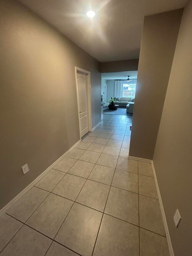 Building Photo - 5840 NW Bates Ave