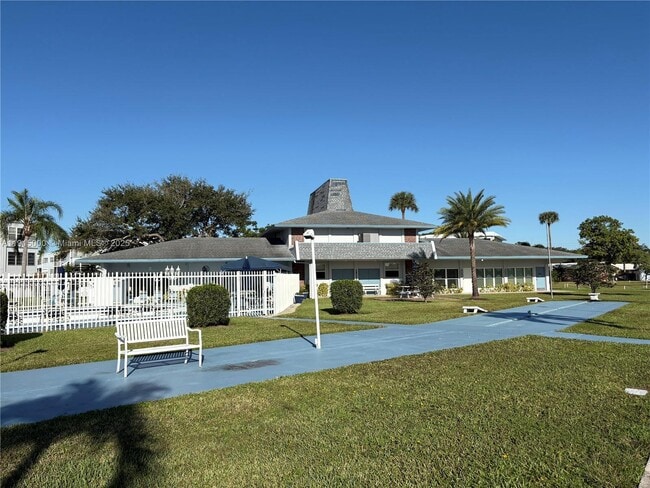 Building Photo - 2223 Park Ln