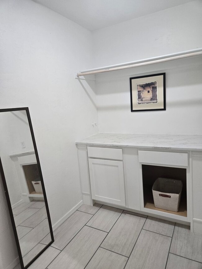 Building Photo - Cozy 3 bed, 2 bath home in Phoenix, No HOA!