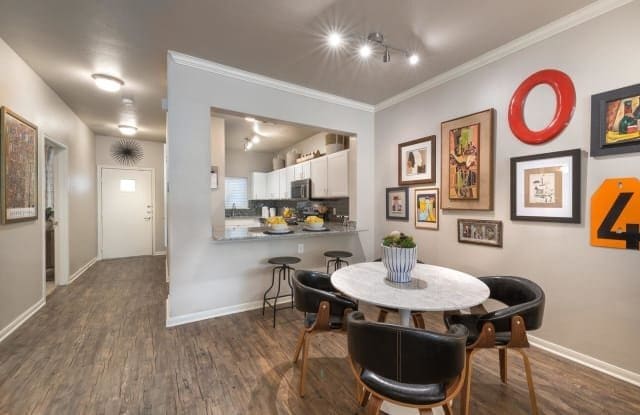 Building Photo - 7927 Forest Ln